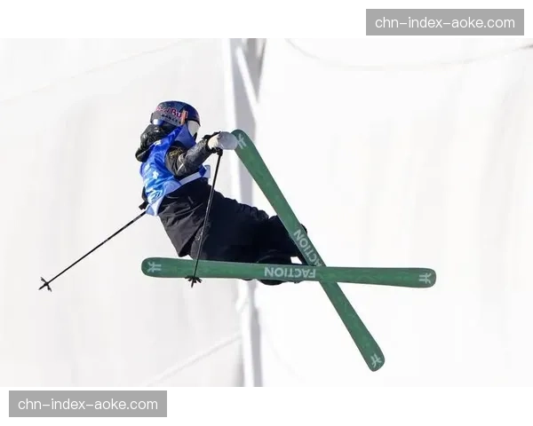 自由式滑雪U型场地资格赛 谷爱凌失误后调整战术晋级